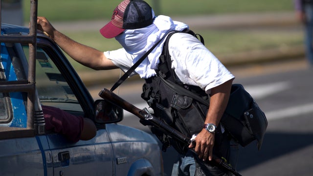 mexico_vigilantes_AP665539545808.jpg 