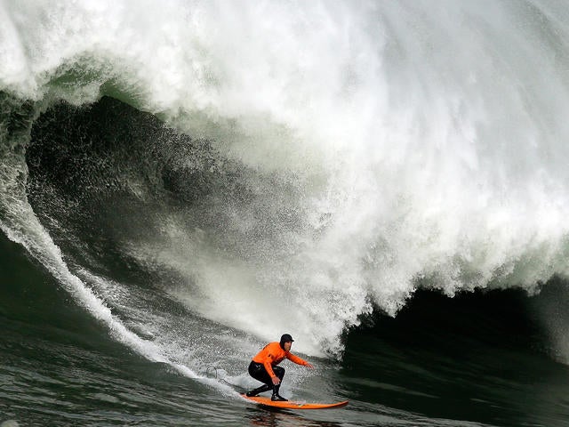Mavericks surfing 464856245.jpg
