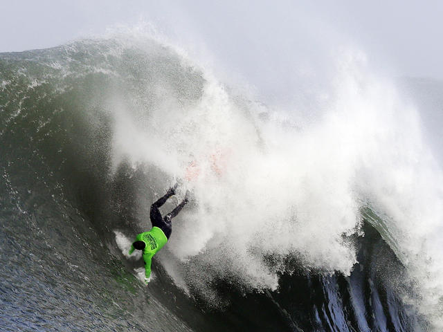 Mavericks surfing AP188375663020.jpg