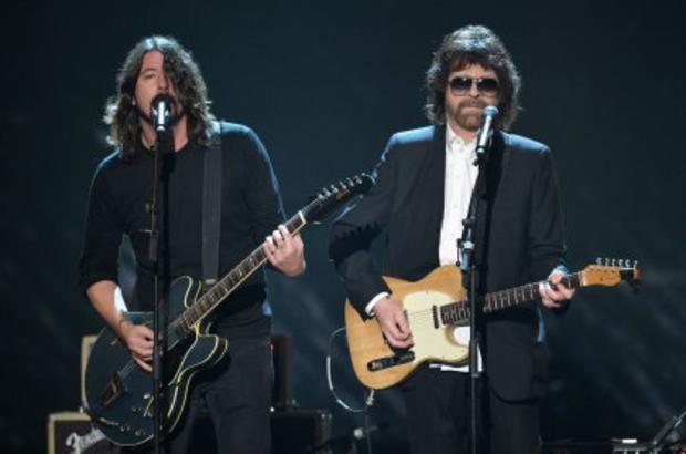 dave-grohl-and-jeff-lynne-by-kevin-winter2.jpg 