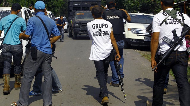 mexico_vigilantes_463338467.jpg 