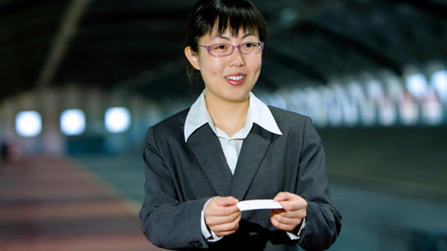 woman_with_business_card.jpg 