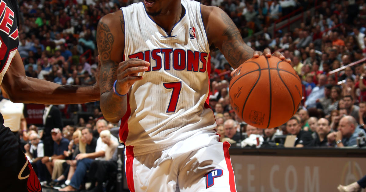 LeBron James leads Heat past Pistons