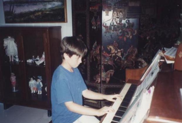 jimmy-playing-piano-1995.jpg 