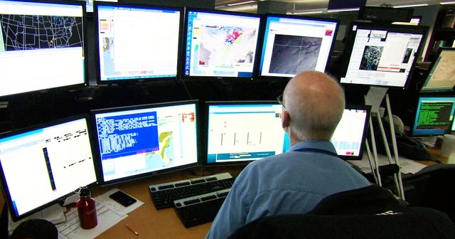 Inside Delta Air Lines command center - CBS News