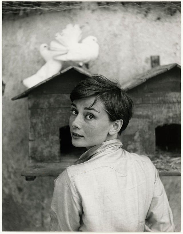 003-audreyhepburn-halsman-npg-95-96.jpg 