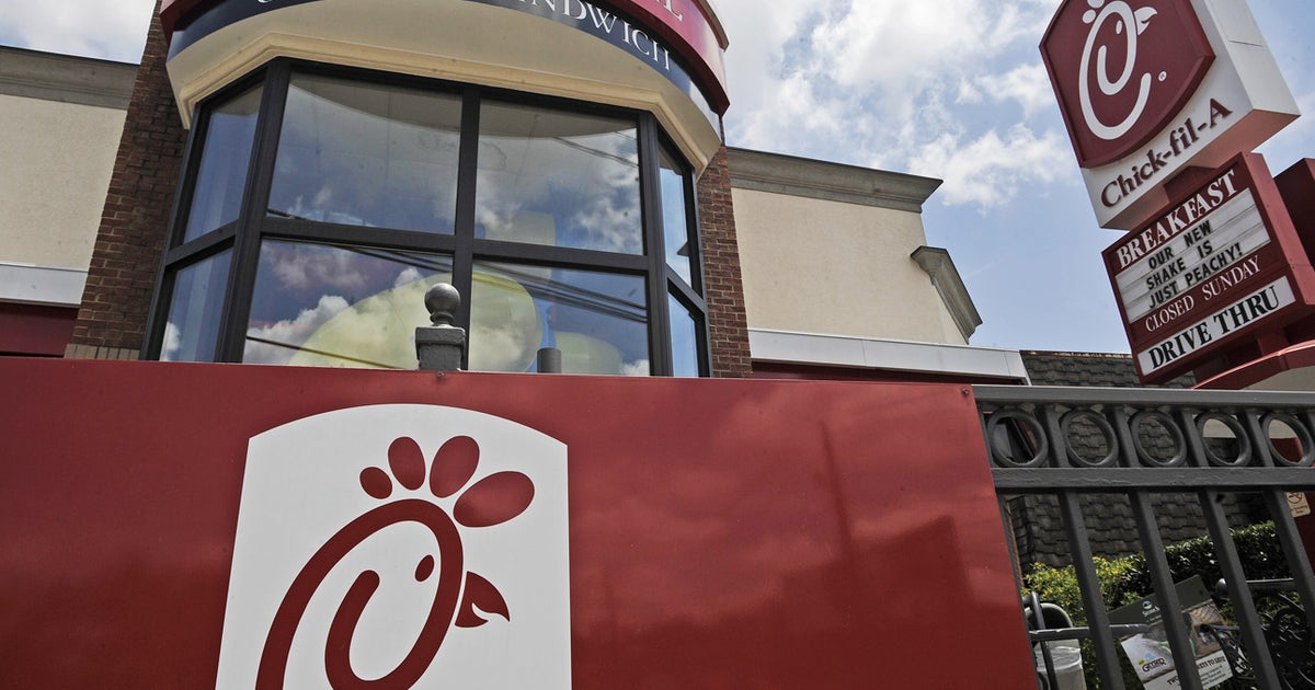 ChickfilA to phase out antibiotics in chicken CBS News