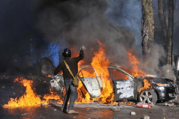 riots-in-ukraine-and-venezuela4.jpg 