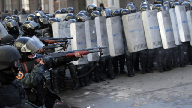 riots-in-ukraine-and-venezuela14.jpg 
