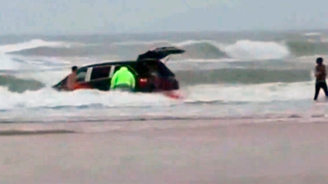 ocean-rescue-ap285509077614.jpg 
