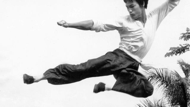Bruce Lee Short Biography - Falling Leaves Kung Fu