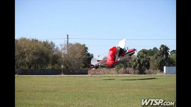 plane-skydiver-crash-4.jpg 
