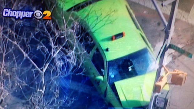 Green cab involved in Bed-Stuy crash 