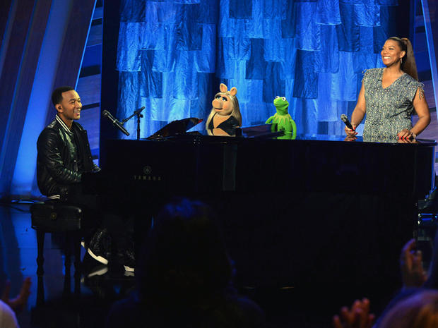 John Legend Sings with Miss Piggy, Kermit &amp; Queen Latifah 