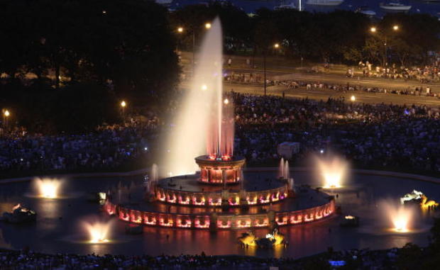The Buckingham Fountain seen from the ro 