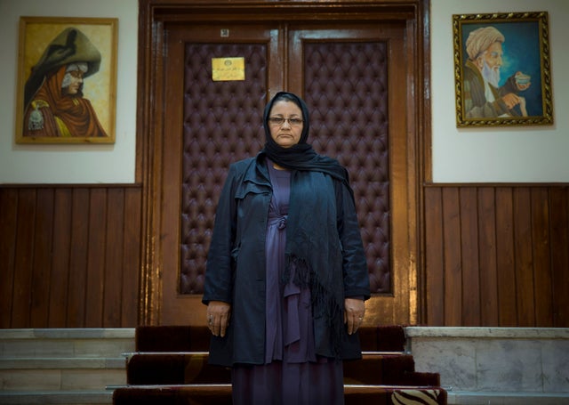 Ochiq havoda soruvchi fotosuratlar