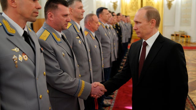 putin-soldiers-ap630519551380.jpg 