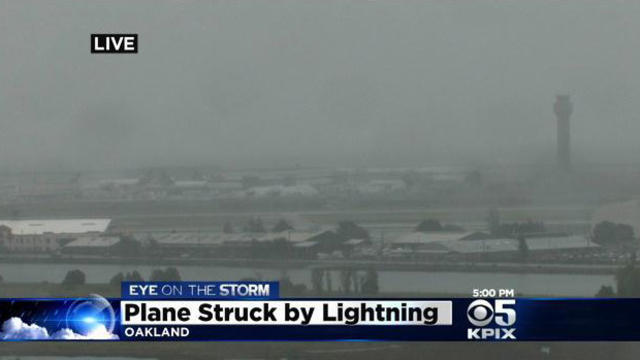 oakland_airport_lightning_033114.jpg 