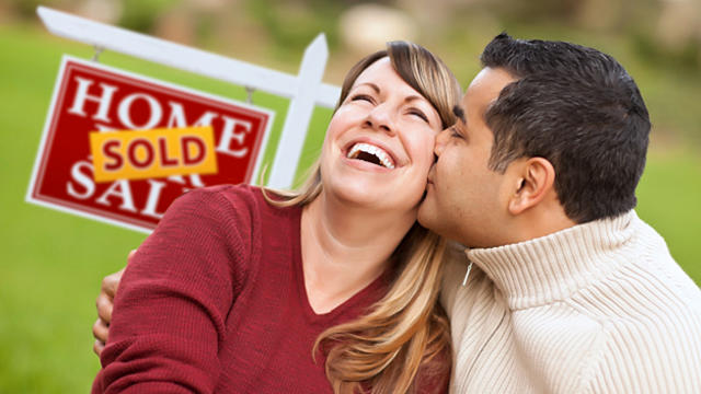 couple_sold_home_sign.jpg 