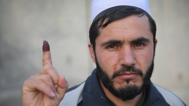 Afghanistan votes despite threats 