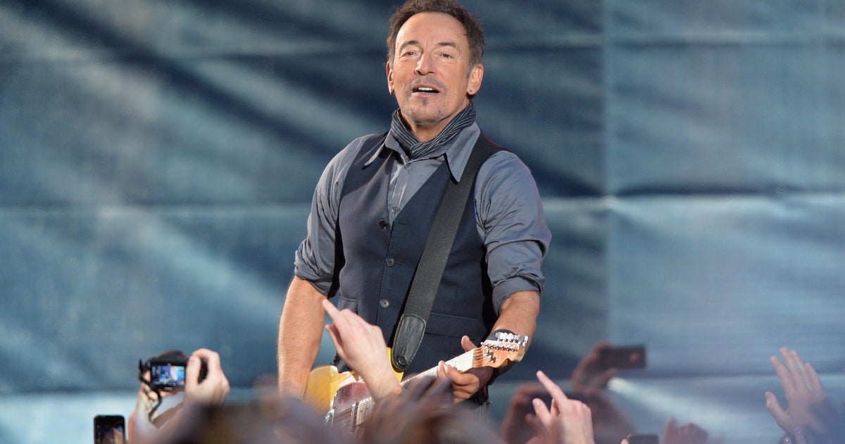 Bruce Springsteen closes out Final Four with rock and roll - CBS News