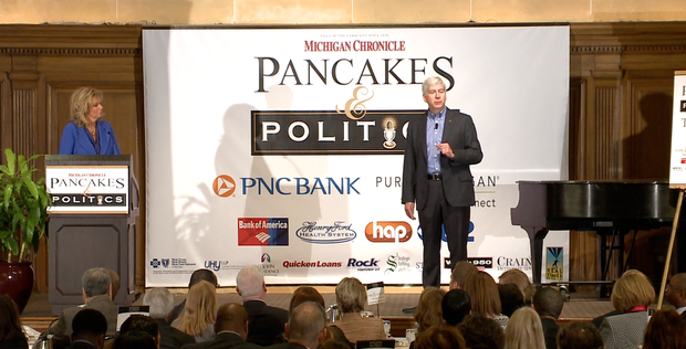 snyder-pancakes2-2014-with-carol-on-stage.png 