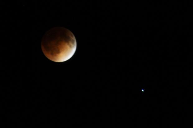 lunar-eclipse-julie-holm.jpg 
