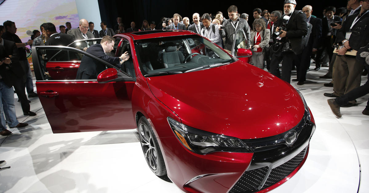 2014 New York Auto Show: Watch out, luxury super cars! 2015 Mercedes-Benz  S63 is a curvaceous beauty – New York Daily News