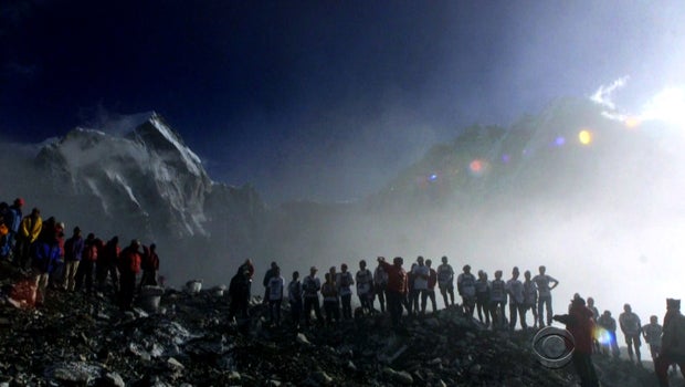 everest-crowded.jpg 