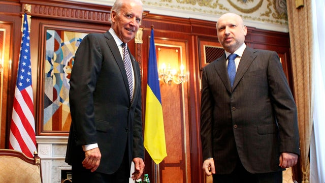 Ukraine's acting President Oleksander Turchinov meets U.S. Vice President Joe Biden in Kiev 