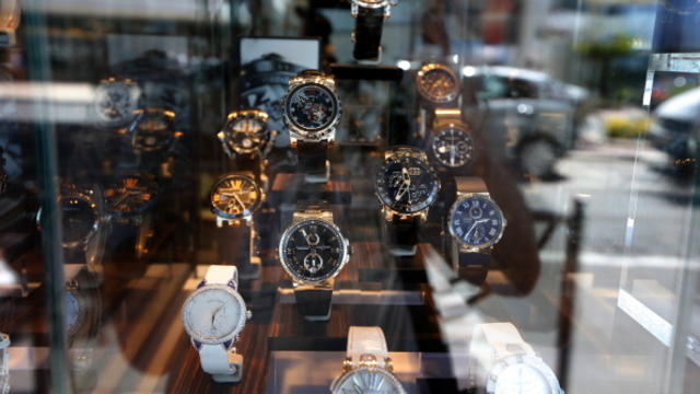 luxury-watches.jpg 
