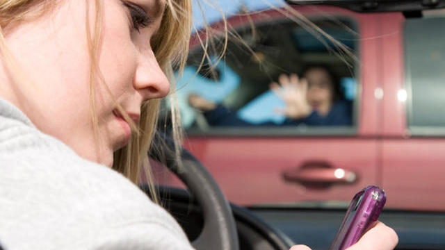 new-istock-texting-teen-driving-640x480.jpg 