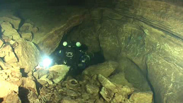 cave-diving-3.jpg 