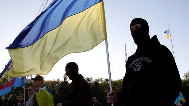 People take part in a pro-Ukrainian rally in Luhansk 