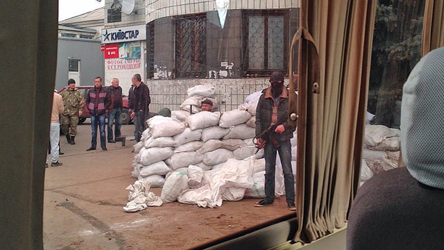 Pro-Russian militants are seen at a checkpoint near the eastern Ukrainian city of Horlivka, moments before they detained CBS News correspondent Clarissa Ward and her crew 