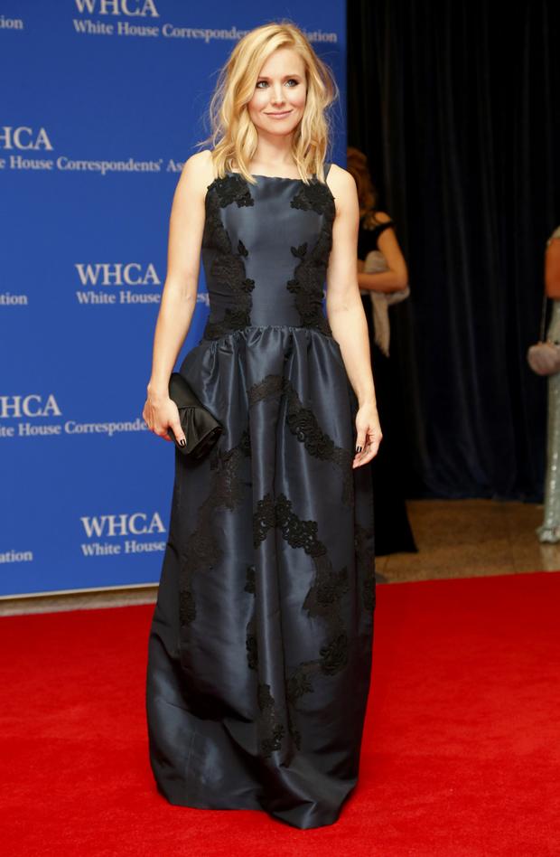 Actress Kristen Bell arrives on the red carpet at the annual White House Correspondents' Association dinner in Washington May 3, 2014. 