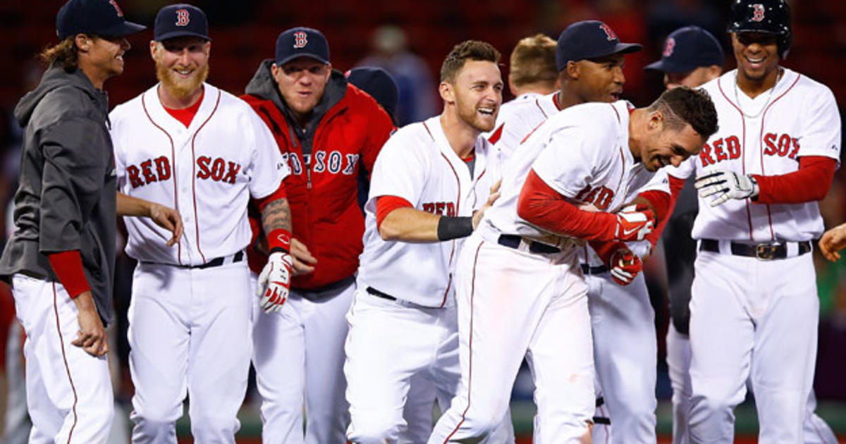 Red Sox Beat Reds 4-3 In 12 On Sizemore Wall Ball