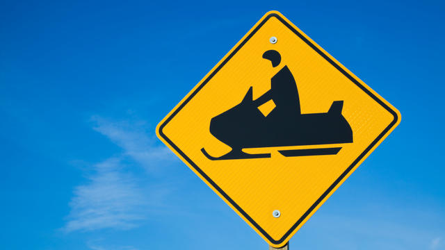 snowmobile-sign.jpg 