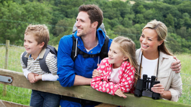 family_hiking.jpg 