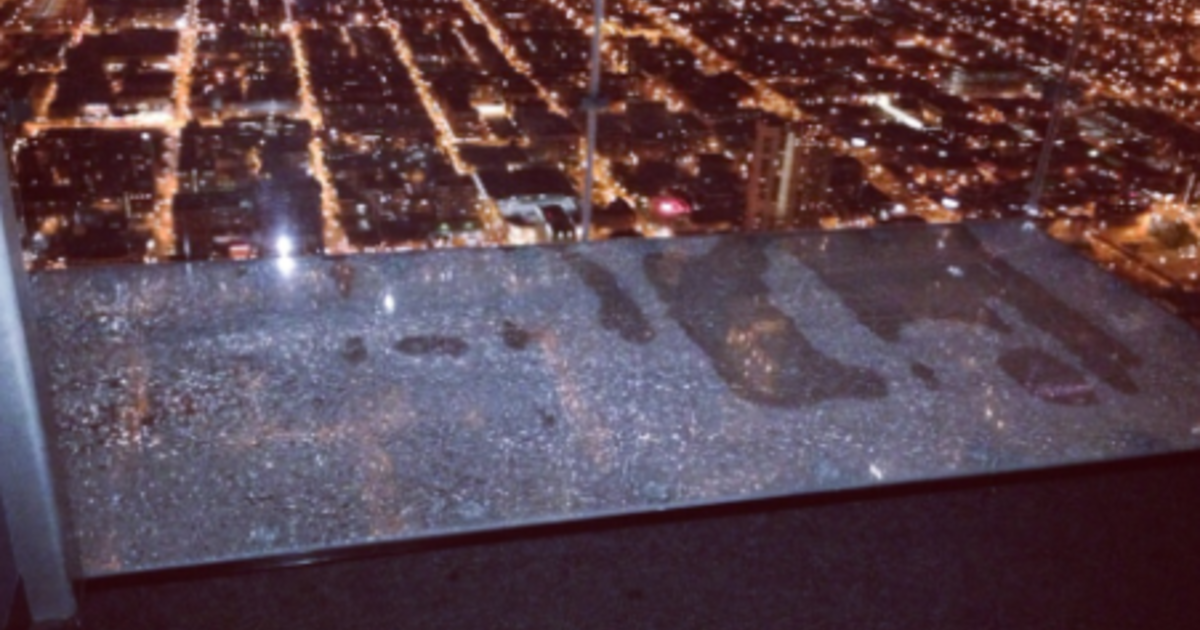 Willis Tower S Glass Ledge Repaired After Appear Cbs Chicago