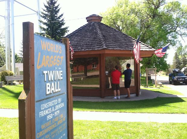 goin-to-the-lake-worlds-largest-twine-ball.jpg 
