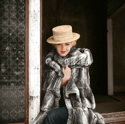 marilyn-monroe-grey-fur-session-1-copy.jpg 