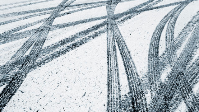 snow-tire-tracks.jpg 