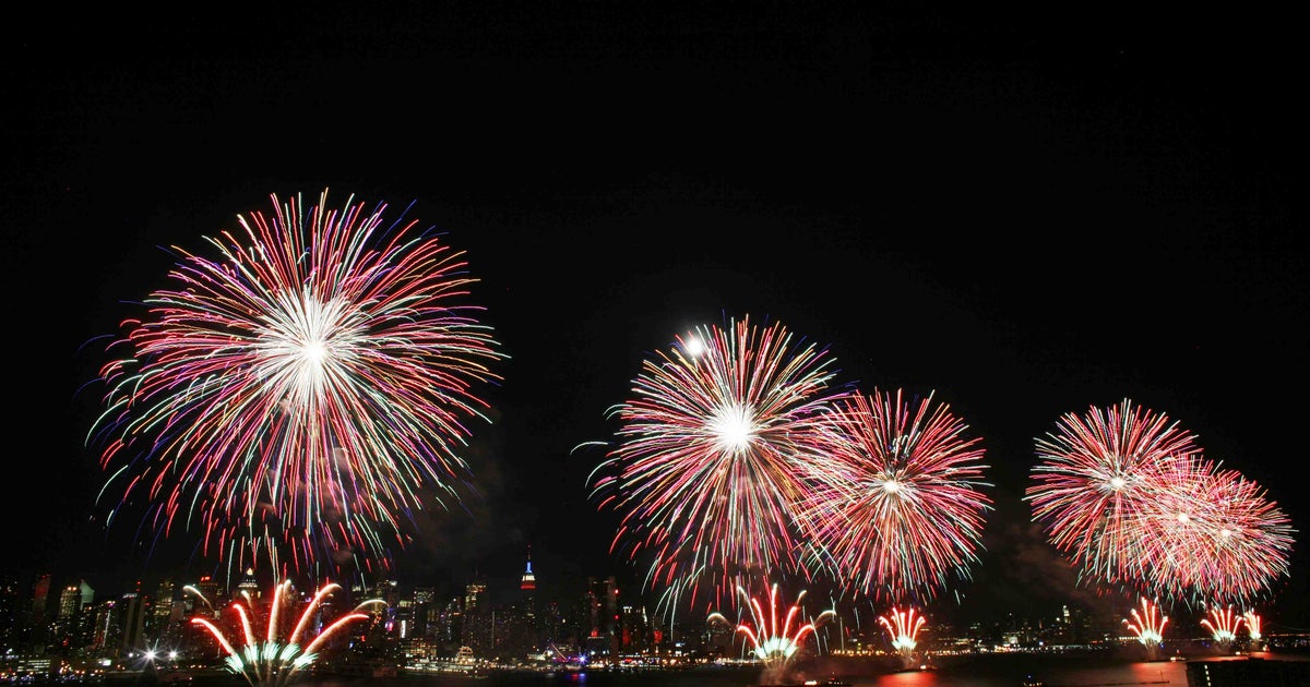 How fireworks work: The science behind pyrotechnic displays - CBS News