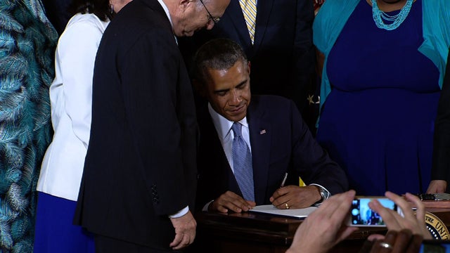 obamasignlgbt.jpg 