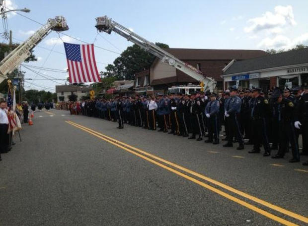 Hundreds line street to pay tribute to Waldwick Police Officer Christopher Goodell 