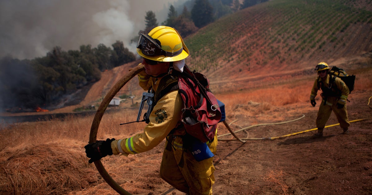 Northern California wildfire forces hundreds to evacuate - CBS News
