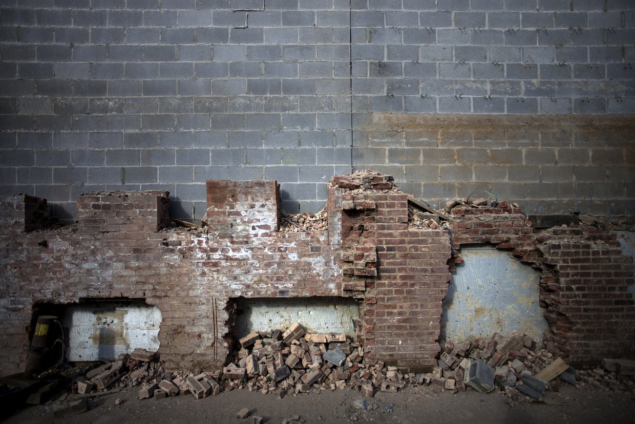 Moving historic D.C. building one inch at a time