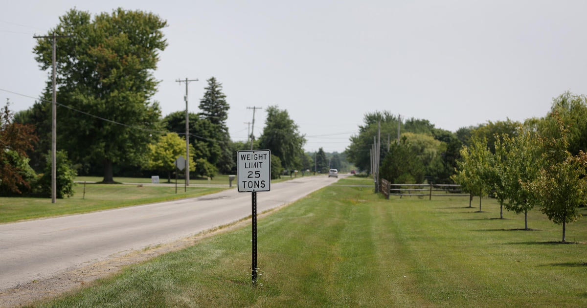 Michigan police: Missing teen found after jumping from vehicle - CBS News