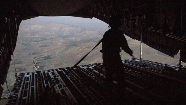 U.S. airdrops aid in Iraq 